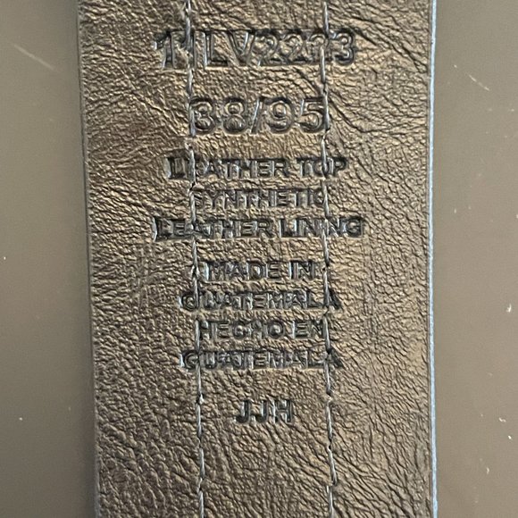 Levi's Gunmetal Buckle Leather Belt - Picture 6 of 6